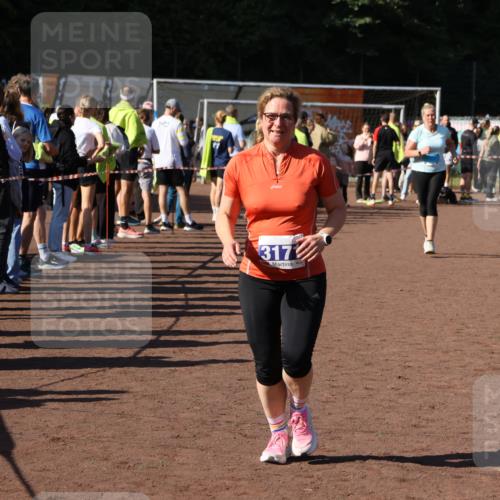27.09.2026 - 35. Volkslauf durch das schöne Alstertal Strokosch-Dieckow http://msf.ph/oto/10584415 27.09.2026 11:38:05 Ziel 2242, 3104, 3105, 3171 meine-sportfotos.de