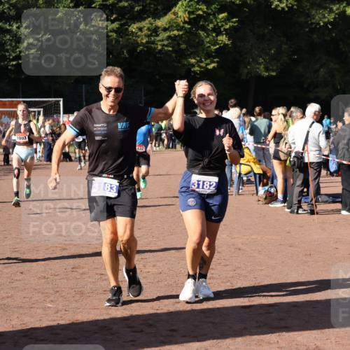 27.09.2026 - 35. Volkslauf durch das schöne Alstertal Strokosch-Dieckow http://msf.ph/oto/10584418 27.09.2026 11:36:18 Ziel 1003, 1432, 3129, 3182, 3183, 3407, 3408, 3957 meine-sportfotos.de