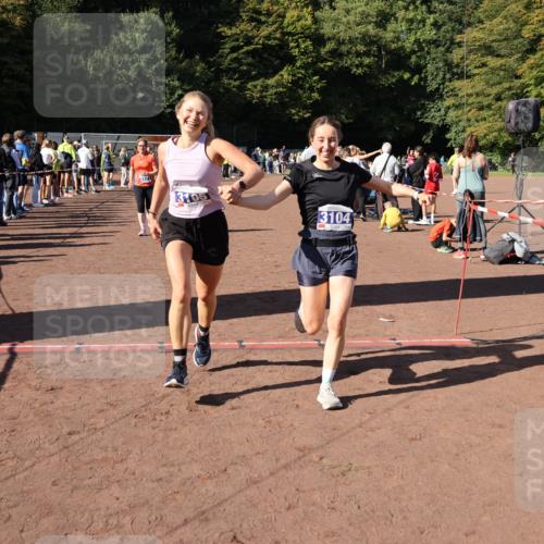27.09.2026 - 35. Volkslauf durch das schöne Alstertal Strokosch-Dieckow http://msf.ph/oto/10584426 27.09.2026 11:38:03 Ziel 1431, 2242, 3104, 3105, 3171 meine-sportfotos.de