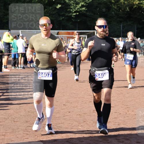 27.09.2026 - 35. Volkslauf durch das schöne Alstertal Strokosch-Dieckow http://msf.ph/oto/10584428 27.09.2026 11:36:15 Ziel 1003, 1432, 3129, 3182, 3183, 3407, 3408 meine-sportfotos.de