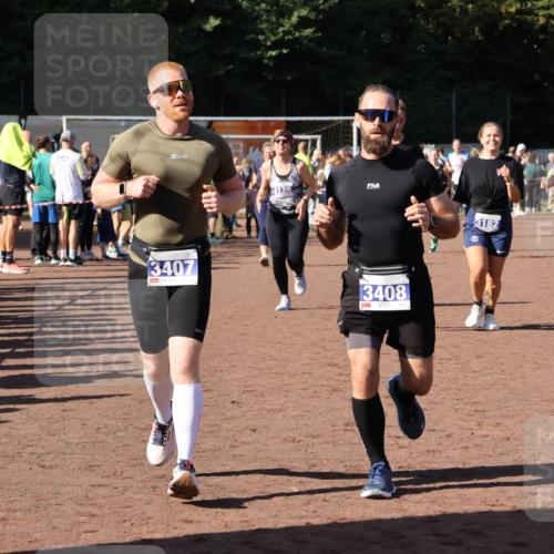 27.09.2026 - 35. Volkslauf durch das schöne Alstertal Strokosch-Dieckow http://msf.ph/oto/10584434 27.09.2026 11:36:15 Ziel 1003, 1432, 3129, 3182, 3183, 3407, 3408 meine-sportfotos.de