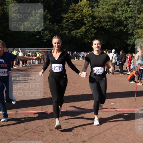 27.09.2026 - 35. Volkslauf durch das schöne Alstertal Strokosch-Dieckow http://msf.ph/oto/10584451 27.09.2026 11:36:09 Ziel 3224, 3225, 3407, 3408, 3986, 3987 meine-sportfotos.de