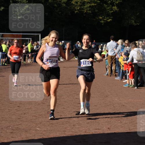 27.09.2026 - 35. Volkslauf durch das schöne Alstertal Strokosch-Dieckow http://msf.ph/oto/10584454 27.09.2026 11:38:01 Ziel 1431, 3104, 3105, 3171, 3240 meine-sportfotos.de