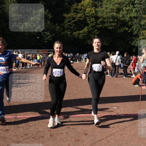 27.09.2026 - 35. Volkslauf durch das schöne Alstertal Strokosch-Dieckow http://msf.ph/oto/10584455 27.09.2026 11:36:08 Ziel 3224, 3225, 3407, 3408, 3986, 3987 meine-sportfotos.de
