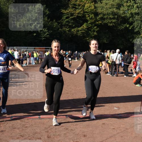 27.09.2026 - 35. Volkslauf durch das schöne Alstertal Strokosch-Dieckow http://msf.ph/oto/10584458 27.09.2026 11:36:08 Ziel 3224, 3225, 3407, 3408, 3986, 3987 meine-sportfotos.de