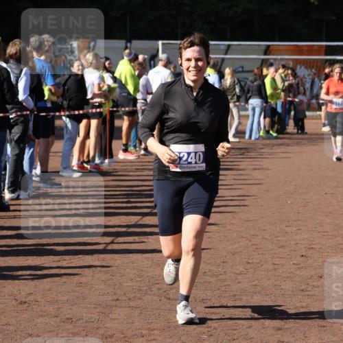 27.09.2026 - 35. Volkslauf durch das schöne Alstertal Strokosch-Dieckow http://msf.ph/oto/10584463 27.09.2026 11:37:57 Ziel 1431, 3104, 3105, 3171, 3240 meine-sportfotos.de