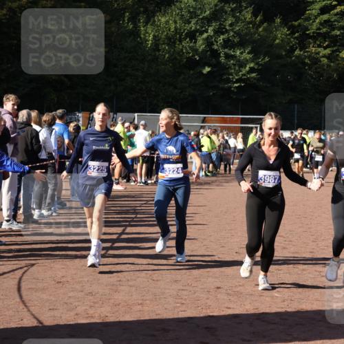 27.09.2026 - 35. Volkslauf durch das schöne Alstertal Strokosch-Dieckow http://msf.ph/oto/10584465 27.09.2026 11:36:07 Ziel 3224, 3225, 3407, 3408, 3986, 3987 meine-sportfotos.de