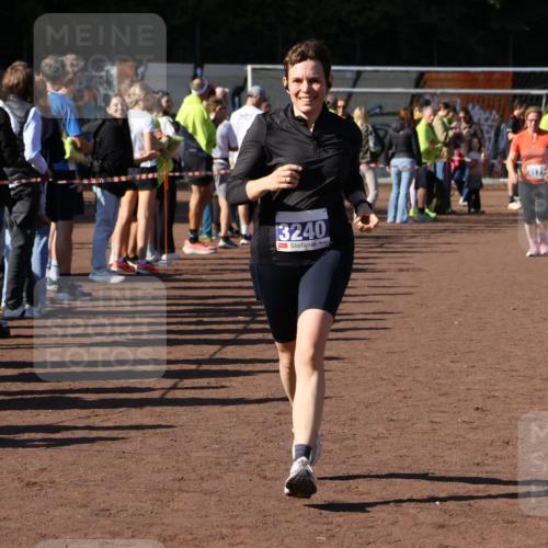 27.09.2026 - 35. Volkslauf durch das schöne Alstertal Strokosch-Dieckow http://msf.ph/oto/10584467 27.09.2026 11:37:57 Ziel 1431, 3104, 3105, 3171, 3240 meine-sportfotos.de