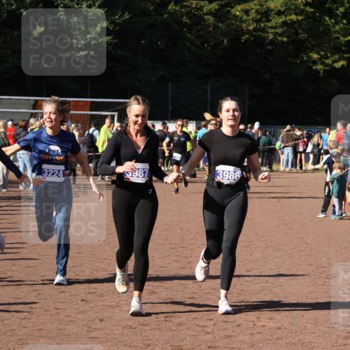 27.09.2026 - 35. Volkslauf durch das schöne Alstertal Strokosch-Dieckow http://msf.ph/oto/10584470 27.09.2026 11:36:06 Ziel 3087, 3224, 3225, 3986, 3987 meine-sportfotos.de
