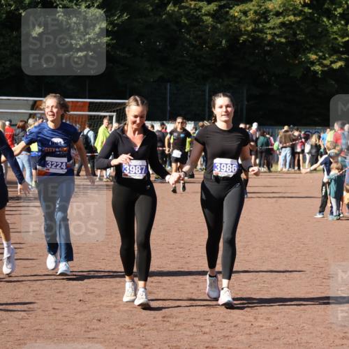 27.09.2026 - 35. Volkslauf durch das schöne Alstertal Strokosch-Dieckow http://msf.ph/oto/10584473 27.09.2026 11:36:06 Ziel 3087, 3224, 3225, 3986, 3987 meine-sportfotos.de