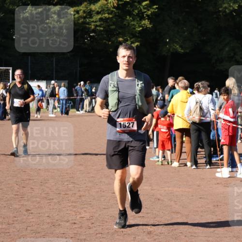 27.09.2026 - 35. Volkslauf durch das schöne Alstertal Strokosch-Dieckow http://msf.ph/oto/10584476 27.09.2026 11:51:49 Ziel 1527, 3074, 3075 meine-sportfotos.de