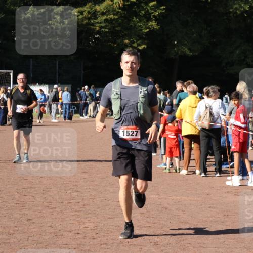 27.09.2026 - 35. Volkslauf durch das schöne Alstertal Strokosch-Dieckow http://msf.ph/oto/10584479 27.09.2026 11:51:48 Ziel 1527, 3074, 3075 meine-sportfotos.de