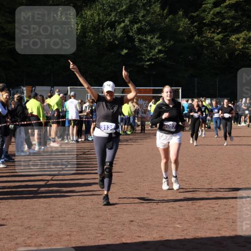 27.09.2026 - 35. Volkslauf durch das schöne Alstertal Strokosch-Dieckow http://msf.ph/oto/10584480 27.09.2026 11:36:00 Ziel 2045, 3087, 3101, 3138, 3224, 3225, 3228, 3986, 3987 meine-sportfotos.de