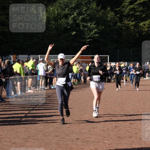 27.09.2026 - 35. Volkslauf durch das schöne Alstertal Strokosch-Dieckow http://msf.ph/oto/10584489 27.09.2026 11:35:59 Ziel 2045, 3087, 3101, 3138, 3228, 3300 meine-sportfotos.de