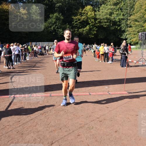 27.09.2026 - 35. Volkslauf durch das schöne Alstertal Strokosch-Dieckow http://msf.ph/oto/10584521 27.09.2026 11:51:35 Ziel 1486, 1499, 1500, 1507, 1519 meine-sportfotos.de