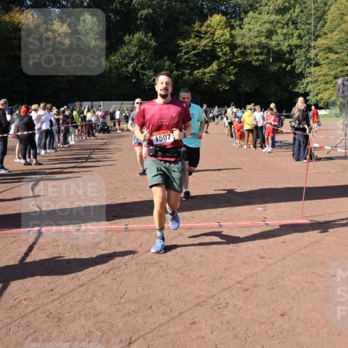 27.09.2026 - 35. Volkslauf durch das schöne Alstertal Strokosch-Dieckow http://msf.ph/oto/10584523 27.09.2026 11:51:35 Ziel 1486, 1499, 1500, 1507, 1519 meine-sportfotos.de