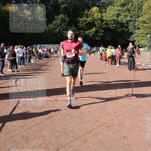 27.09.2026 - 35. Volkslauf durch das schöne Alstertal Strokosch-Dieckow http://msf.ph/oto/10584527 27.09.2026 11:51:35 Ziel 1486, 1499, 1500, 1507, 1519 meine-sportfotos.de