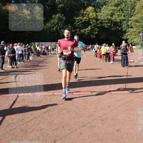 27.09.2026 - 35. Volkslauf durch das schöne Alstertal Strokosch-Dieckow http://msf.ph/oto/10584529 27.09.2026 11:51:35 Ziel 1486, 1499, 1500, 1507, 1519 meine-sportfotos.de