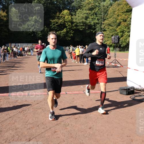 27.09.2026 - 35. Volkslauf durch das schöne Alstertal Strokosch-Dieckow http://msf.ph/oto/10584533 27.09.2026 11:51:33 Ziel 1486, 1499, 1500, 1507, 1519 meine-sportfotos.de