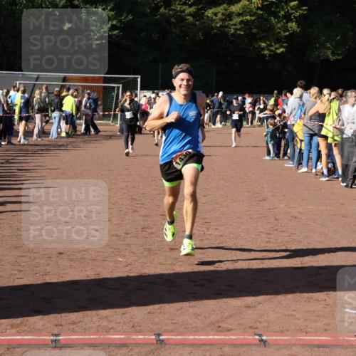 27.09.2026 - 35. Volkslauf durch das schöne Alstertal Strokosch-Dieckow http://msf.ph/oto/10584549 27.09.2026 11:35:48 Ziel 1430, 2045, 3101, 3228, 3300 meine-sportfotos.de