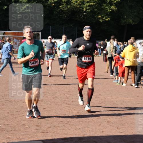 27.09.2026 - 35. Volkslauf durch das schöne Alstertal Strokosch-Dieckow http://msf.ph/oto/10584552 27.09.2026 11:51:31 Ziel 1486, 1499, 1500, 1507, 1519 meine-sportfotos.de