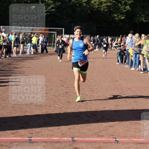 27.09.2026 - 35. Volkslauf durch das schöne Alstertal Strokosch-Dieckow http://msf.ph/oto/10584555 27.09.2026 11:35:48 Ziel 1430, 2045, 3101, 3228, 3300 meine-sportfotos.de