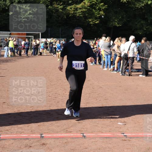 27.09.2026 - 35. Volkslauf durch das schöne Alstertal Strokosch-Dieckow http://msf.ph/oto/10584561 27.09.2026 11:35:42 Ziel 1430, 3181, 3416 meine-sportfotos.de