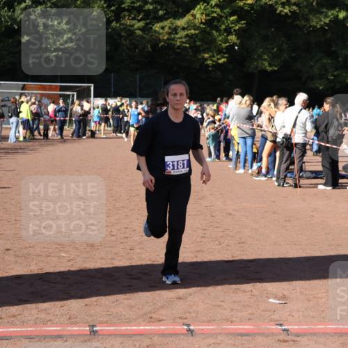 27.09.2026 - 35. Volkslauf durch das schöne Alstertal Strokosch-Dieckow http://msf.ph/oto/10584565 27.09.2026 11:35:42 Ziel 1430, 3181, 3416 meine-sportfotos.de