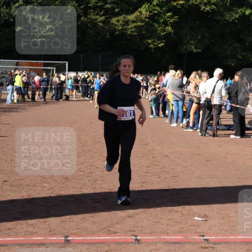 27.09.2026 - 35. Volkslauf durch das schöne Alstertal Strokosch-Dieckow http://msf.ph/oto/10584567 27.09.2026 11:35:42 Ziel 1430, 3181, 3416 meine-sportfotos.de
