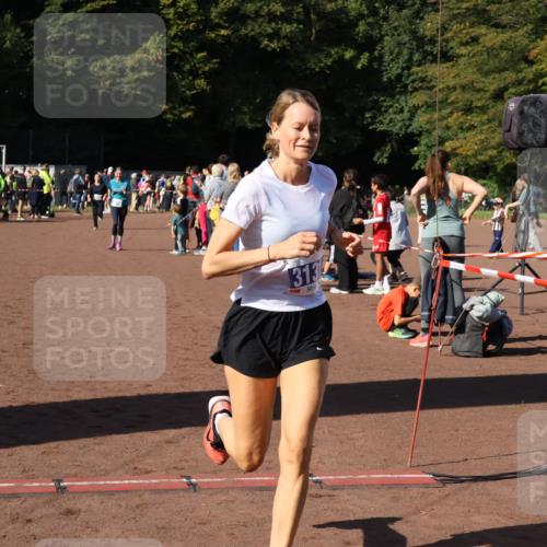 27.09.2026 - 35. Volkslauf durch das schöne Alstertal Strokosch-Dieckow http://msf.ph/oto/10584581 27.09.2026 11:35:32 Ziel 3131, 3303, 3416 meine-sportfotos.de