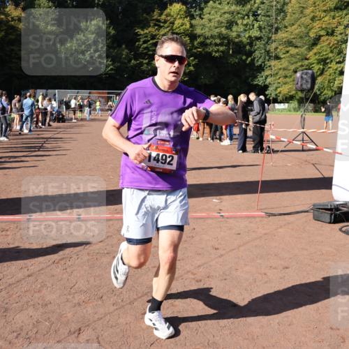 27.09.2026 - 35. Volkslauf durch das schöne Alstertal Strokosch-Dieckow http://msf.ph/oto/10584594 27.09.2026 11:51:24 Ziel 1129, 1486, 1492, 1496, 1519 meine-sportfotos.de