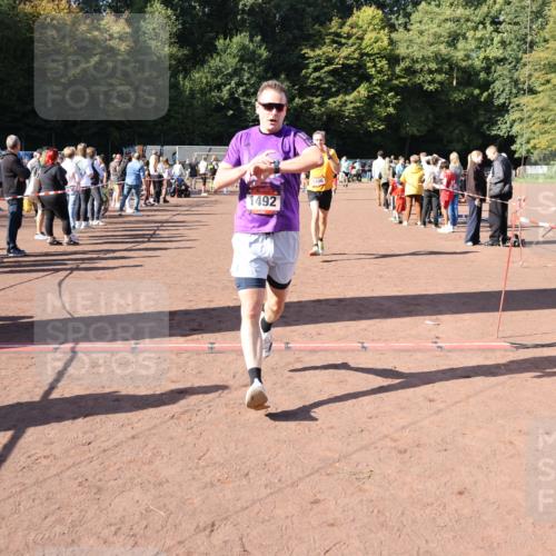 27.09.2026 - 35. Volkslauf durch das schöne Alstertal Strokosch-Dieckow http://msf.ph/oto/10584611 27.09.2026 11:51:24 Ziel 1129, 1486, 1492, 1496, 1519 meine-sportfotos.de