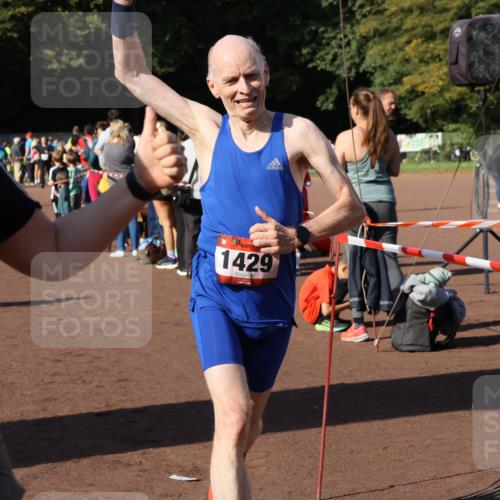 27.09.2026 - 35. Volkslauf durch das schöne Alstertal Strokosch-Dieckow http://msf.ph/oto/10584612 27.09.2026 11:35:27 Ziel 1429, 3131, 3271, 3303 meine-sportfotos.de