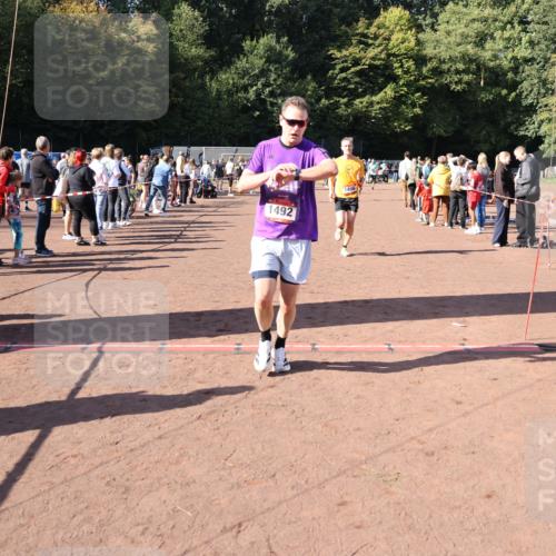 27.09.2026 - 35. Volkslauf durch das schöne Alstertal Strokosch-Dieckow http://msf.ph/oto/10584615 27.09.2026 11:51:24 Ziel 1129, 1486, 1492, 1496, 1519 meine-sportfotos.de