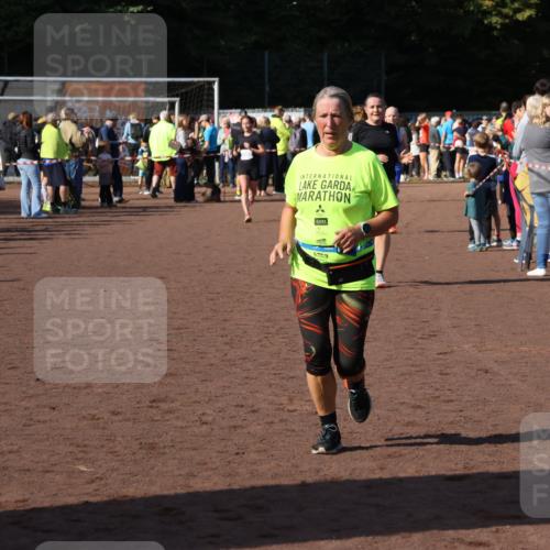27.09.2026 - 35. Volkslauf durch das schöne Alstertal Strokosch-Dieckow http://msf.ph/oto/10584635 27.09.2026 11:35:21 Ziel 1429, 3271, 3349 meine-sportfotos.de