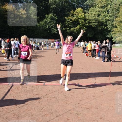 27.09.2026 - 35. Volkslauf durch das schöne Alstertal Strokosch-Dieckow http://msf.ph/oto/10584637 27.09.2026 11:51:20 Ziel 1129, 1492, 1496, 3023, 3218 meine-sportfotos.de