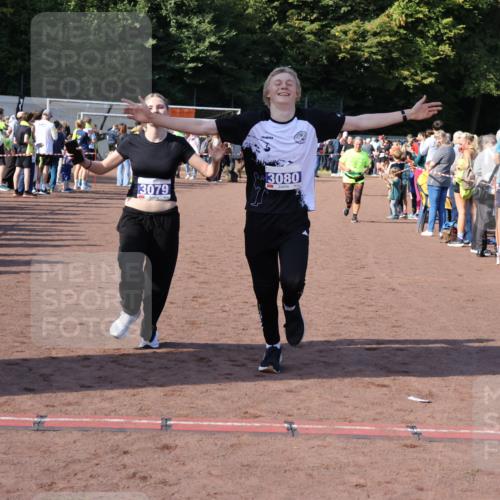 27.09.2026 - 35. Volkslauf durch das schöne Alstertal Strokosch-Dieckow http://msf.ph/oto/10584640 27.09.2026 11:35:14 Ziel 3079, 3080, 3349 meine-sportfotos.de