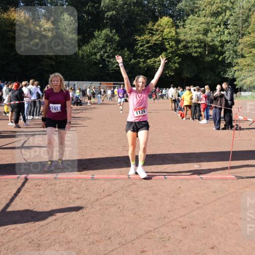 27.09.2026 - 35. Volkslauf durch das schöne Alstertal Strokosch-Dieckow http://msf.ph/oto/10584643 27.09.2026 11:51:20 Ziel 1129, 1492, 1496, 3023, 3218 meine-sportfotos.de