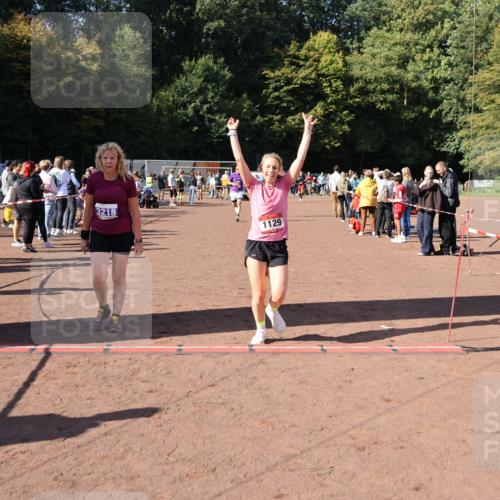27.09.2026 - 35. Volkslauf durch das schöne Alstertal Strokosch-Dieckow http://msf.ph/oto/10584645 27.09.2026 11:51:20 Ziel 1129, 1492, 1496, 3023, 3218 meine-sportfotos.de