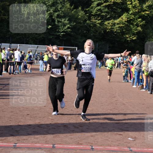 27.09.2026 - 35. Volkslauf durch das schöne Alstertal Strokosch-Dieckow http://msf.ph/oto/10584653 27.09.2026 11:35:14 Ziel 3079, 3080, 3349 meine-sportfotos.de