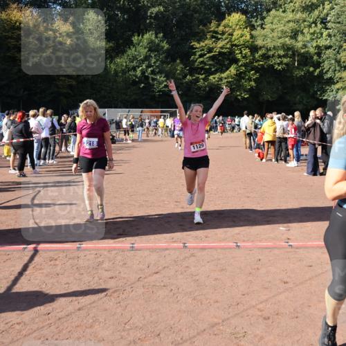 27.09.2026 - 35. Volkslauf durch das schöne Alstertal Strokosch-Dieckow http://msf.ph/oto/10584658 27.09.2026 11:51:19 Ziel 1129, 1492, 1496, 3023, 3218 meine-sportfotos.de