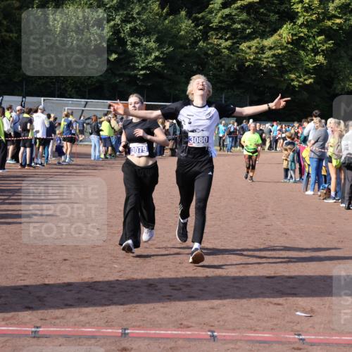 27.09.2026 - 35. Volkslauf durch das schöne Alstertal Strokosch-Dieckow http://msf.ph/oto/10584660 27.09.2026 11:35:13 Ziel 3079, 3080 meine-sportfotos.de