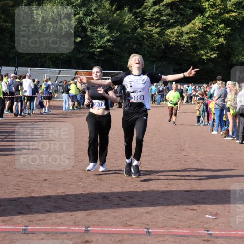 27.09.2026 - 35. Volkslauf durch das schöne Alstertal Strokosch-Dieckow http://msf.ph/oto/10584662 27.09.2026 11:35:13 Ziel 3079, 3080 meine-sportfotos.de