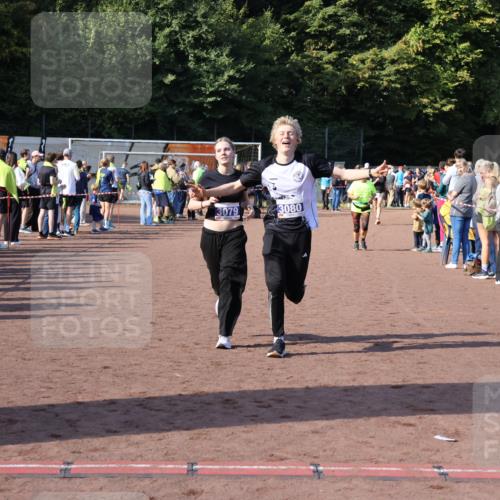 27.09.2026 - 35. Volkslauf durch das schöne Alstertal Strokosch-Dieckow http://msf.ph/oto/10584669 27.09.2026 11:35:13 Ziel 3079, 3080 meine-sportfotos.de