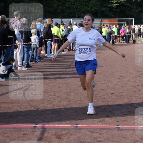 27.09.2026 - 35. Volkslauf durch das schöne Alstertal Strokosch-Dieckow http://msf.ph/oto/10584677 27.09.2026 11:35:06 Ziel 3079, 3080, 3132, 3244 meine-sportfotos.de