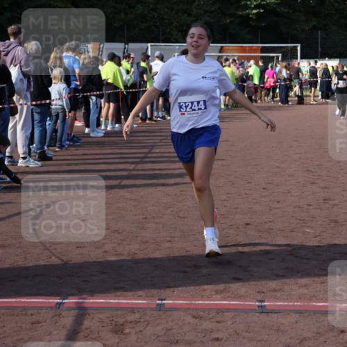 27.09.2026 - 35. Volkslauf durch das schöne Alstertal Strokosch-Dieckow http://msf.ph/oto/10584681 27.09.2026 11:35:06 Ziel 3079, 3080, 3132, 3244 meine-sportfotos.de