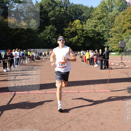 27.09.2026 - 35. Volkslauf durch das schöne Alstertal Strokosch-Dieckow http://msf.ph/oto/10584693 27.09.2026 11:51:12 Ziel 1129, 1477, 3023, 3218 meine-sportfotos.de