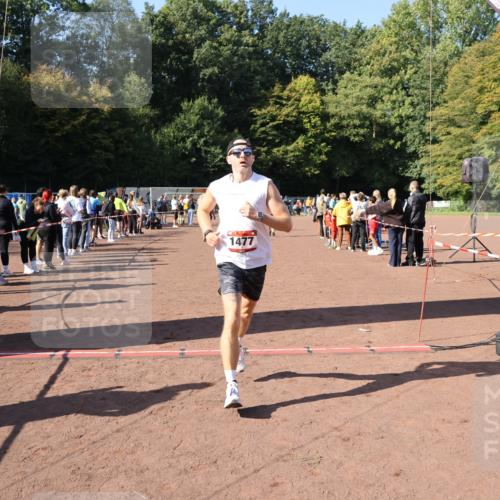 27.09.2026 - 35. Volkslauf durch das schöne Alstertal Strokosch-Dieckow http://msf.ph/oto/10584696 27.09.2026 11:51:11 Ziel 1477, 3023, 3218 meine-sportfotos.de