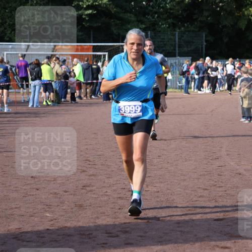 27.09.2026 - 35. Volkslauf durch das schöne Alstertal Strokosch-Dieckow http://msf.ph/oto/10584705 27.09.2026 11:35:00 Ziel 3132, 3244, 3999 meine-sportfotos.de