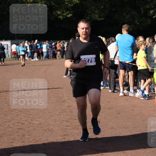 27.09.2026 - 35. Volkslauf durch das schöne Alstertal Strokosch-Dieckow http://msf.ph/oto/10584744 27.09.2026 11:34:46 Ziel 3168, 3279, 3327 meine-sportfotos.de